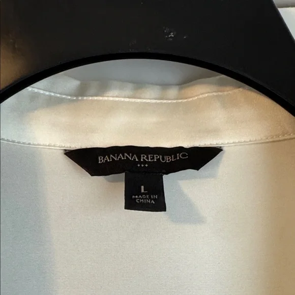 3 Blouses: Banana Republic, WHBM - Picture 7 of 11